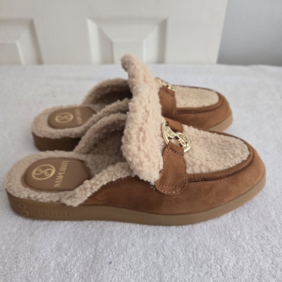 Sam & Libby Tan and Cream Women's Slippers - Picture 4 of 11